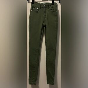 PASTEL LITE SKINNY JEANS IN OLIVE (Size S)